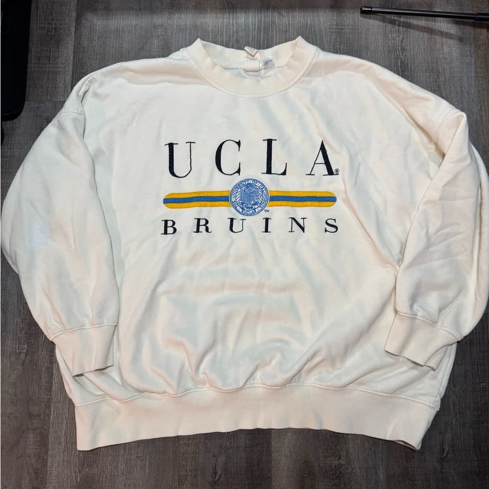 H&M UCLA BRUINS vintage style crew